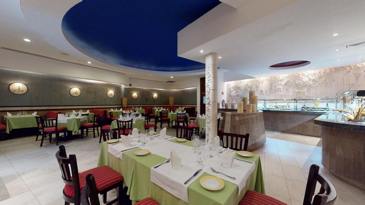 Grand Park Royal Cozumel Hotel Exterior photo Restaurant at the hotel