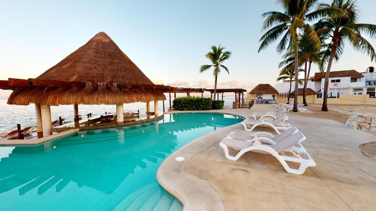 Grand Park Royal Cozumel Hotel Exterior photo Pool at the Grand Palladium Hotel