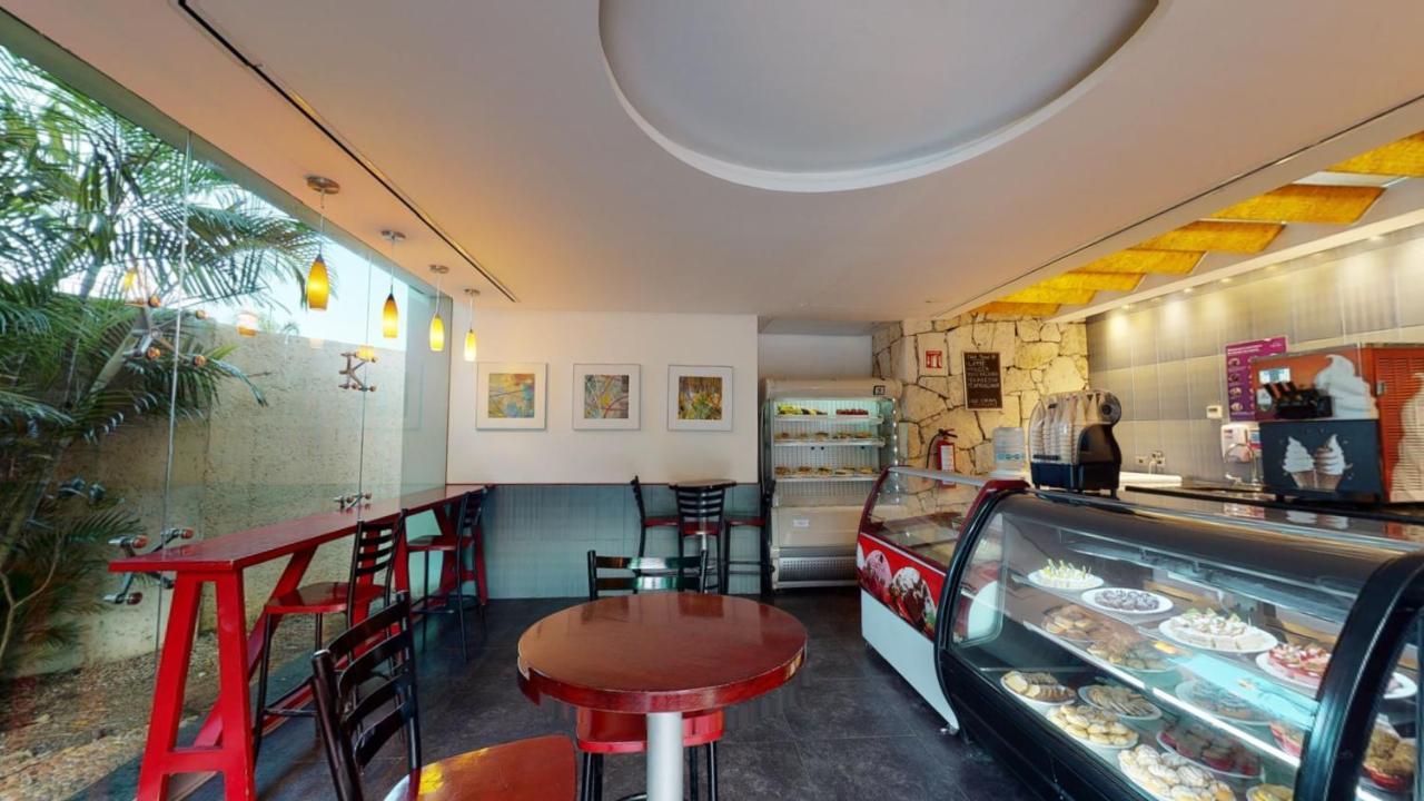Grand Park Royal Cozumel Hotel Exterior photo A pastry shop in Mexico City